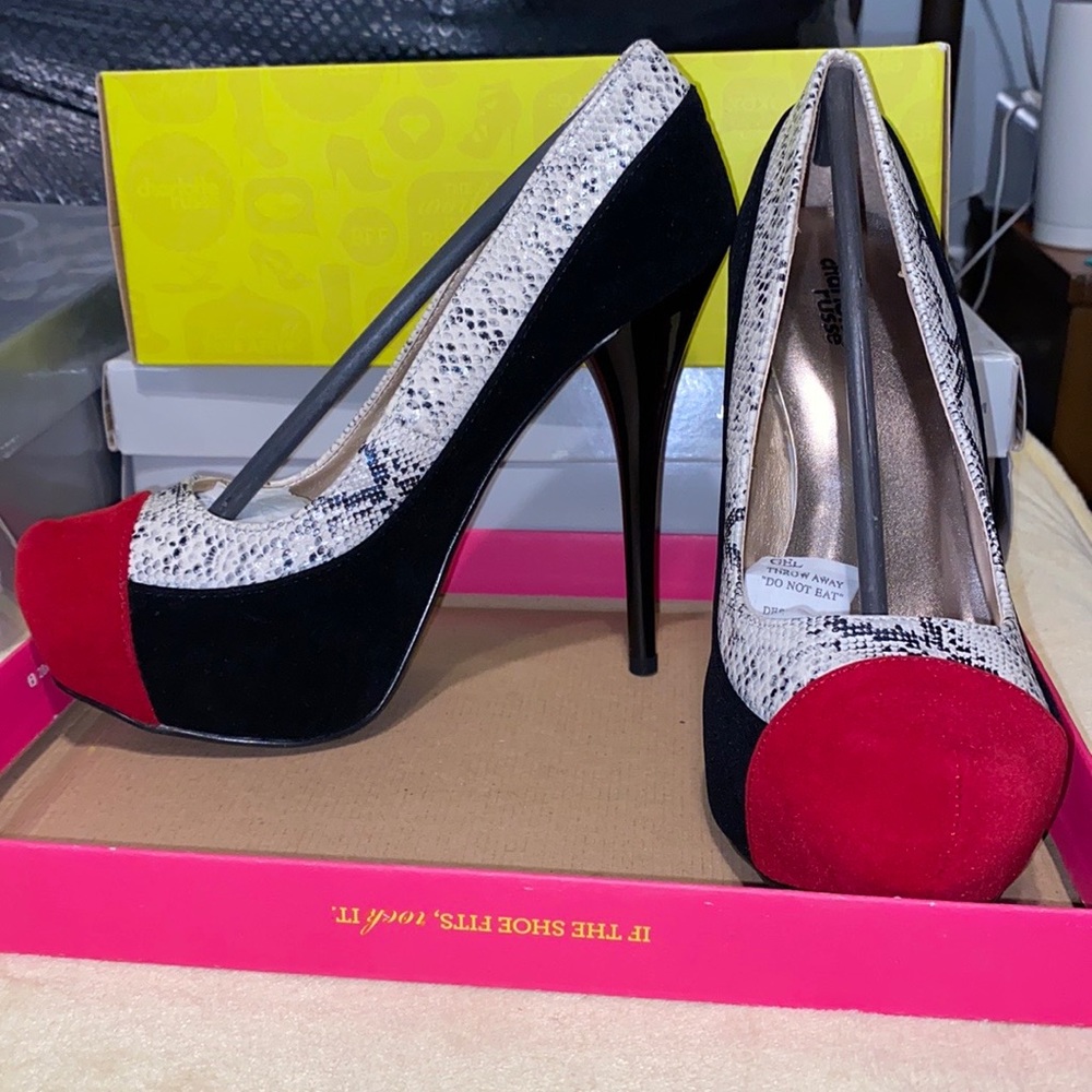 Multi color heel
